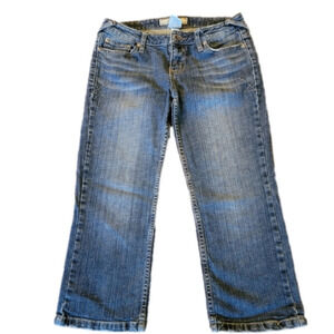 Ymi Medium Wash Capri Size 5